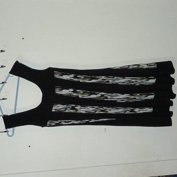 Sleeveless dress - Picture 3 of 4